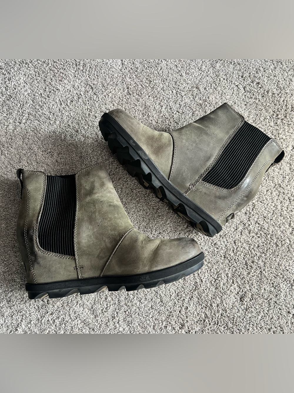 Sorel Joan of Arctic Boots Women's 8 Green/Gray Chelsea Bootie Wedge Booties